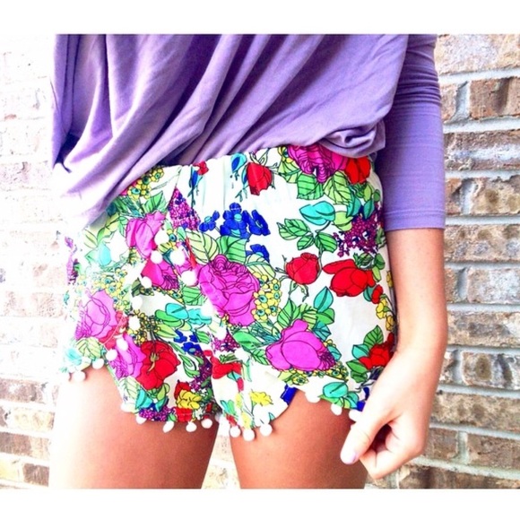 Tobi Pants - Tobi floral Pom Pom shorts